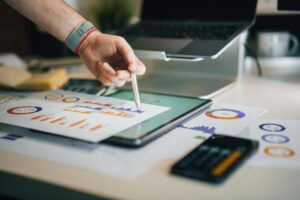 financial report data presentation expense and cost calculations